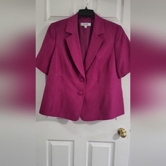 Jones Studio Jackets & Blazers - Jones Studio suit Magenta Short Sleeve Blazer Size 18W and skirt separates Sz20